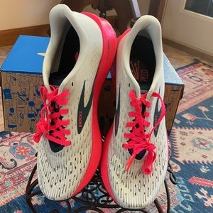 BROOKS Hyperion Tempo , women’s size 8.5, men size 7